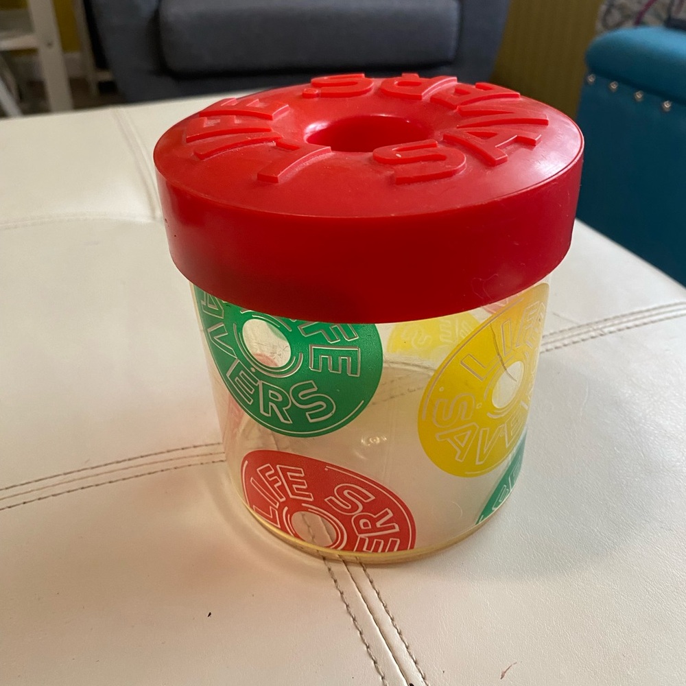 Lifesaver container
